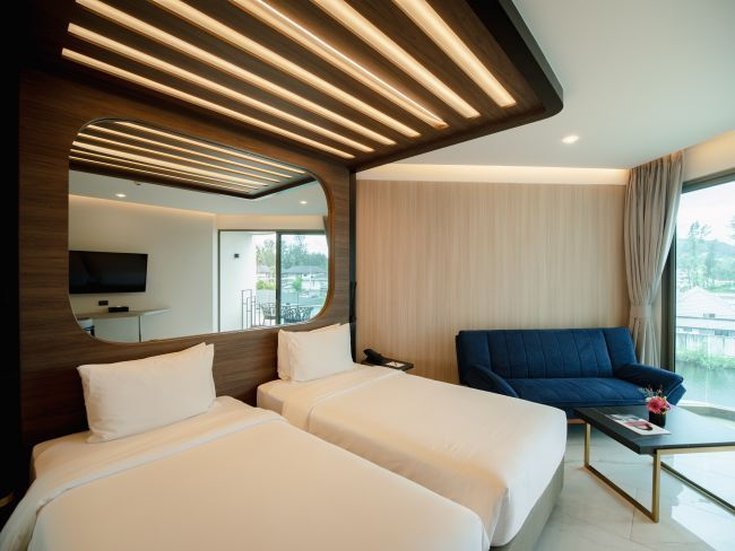 DELUXE, TWIN BEDS