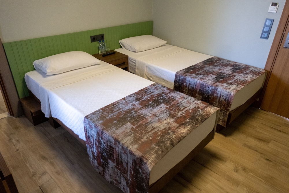 Assos Troy Otel 16/50