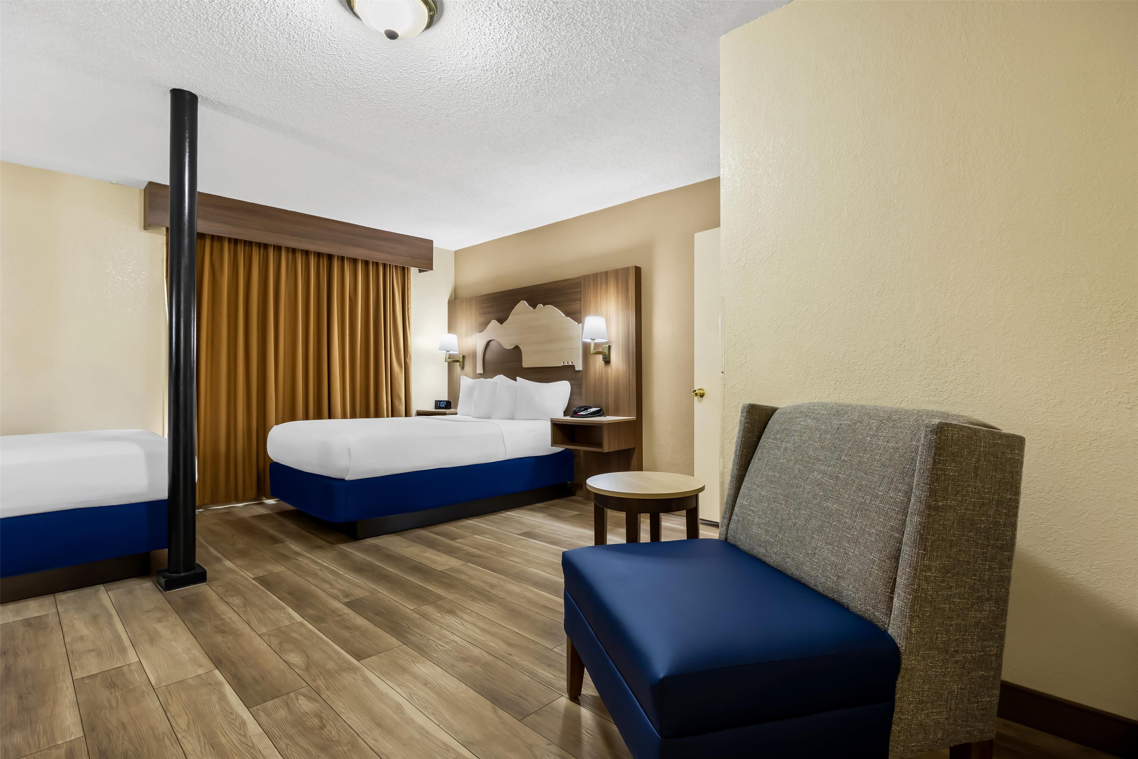 Suite, King and Double Bed, with Extra Double Bed، Best Western Center Pointe Inn 10/10