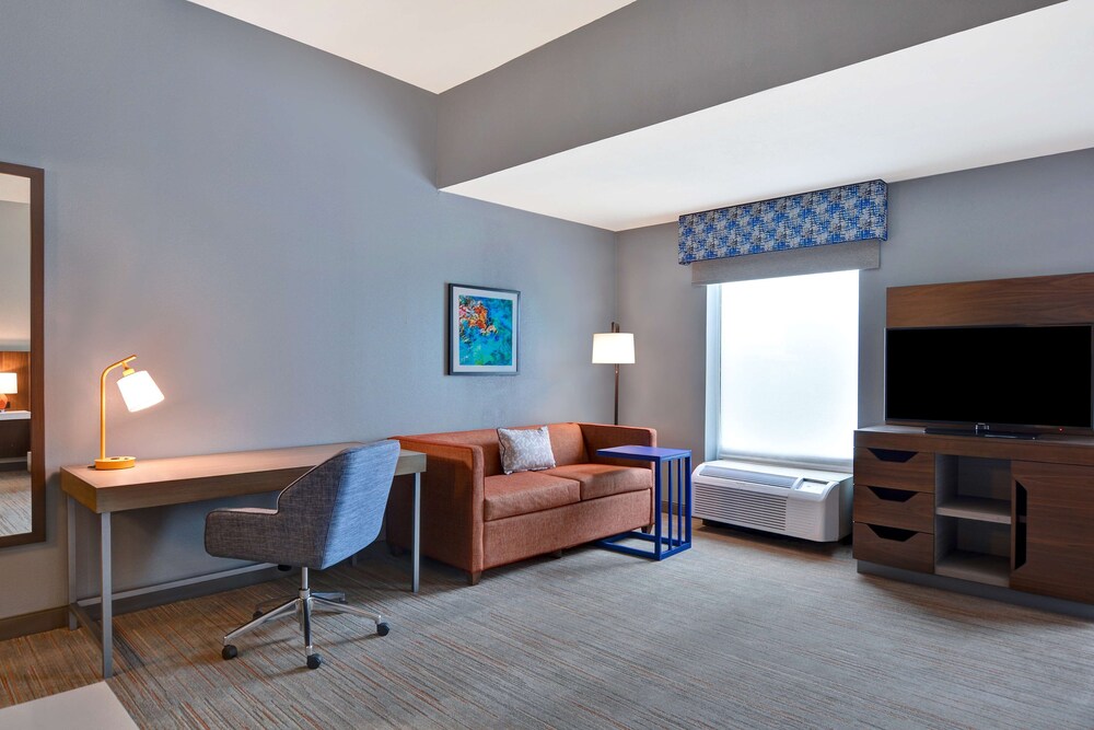 Hampton Inn and Suites Clearwater/St. Petersburg-Ulmerton Road 34/52