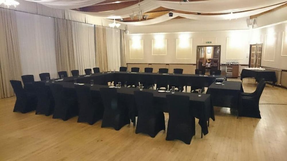 Mackays Hotel Wick 26/50