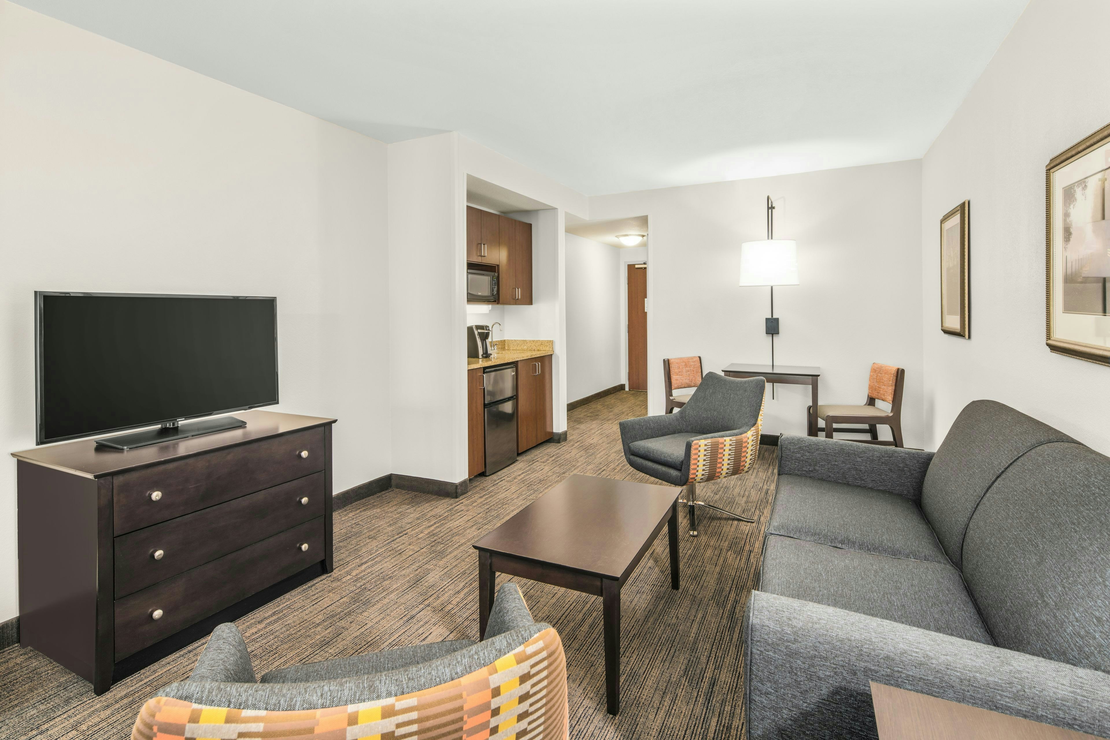 Holiday Inn Express Hotel And Suites Wilmington Newark 48/72