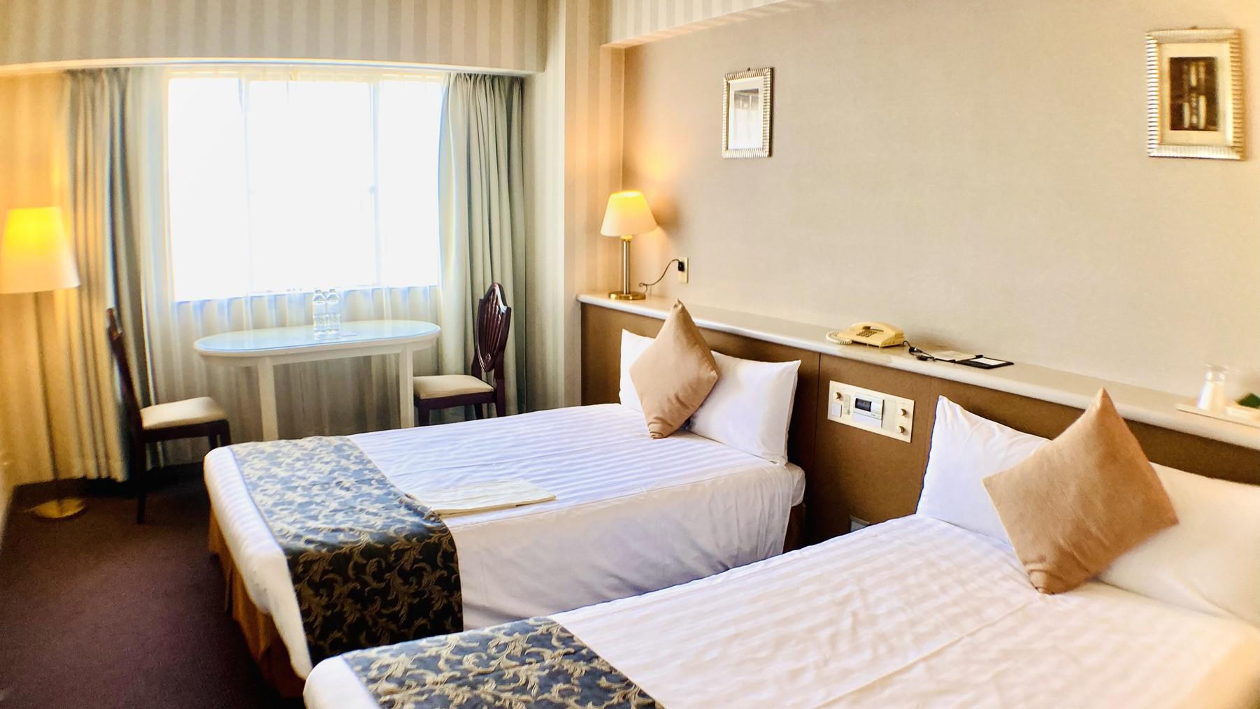 Room, Twin Beds, Building Side