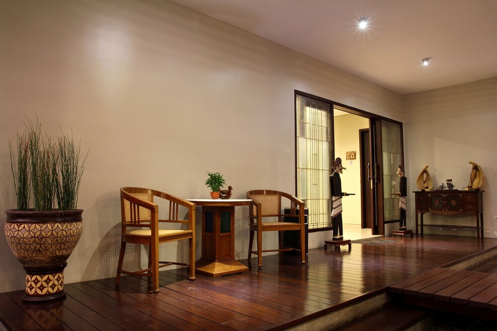 COZY Boutique Guest House 51/57