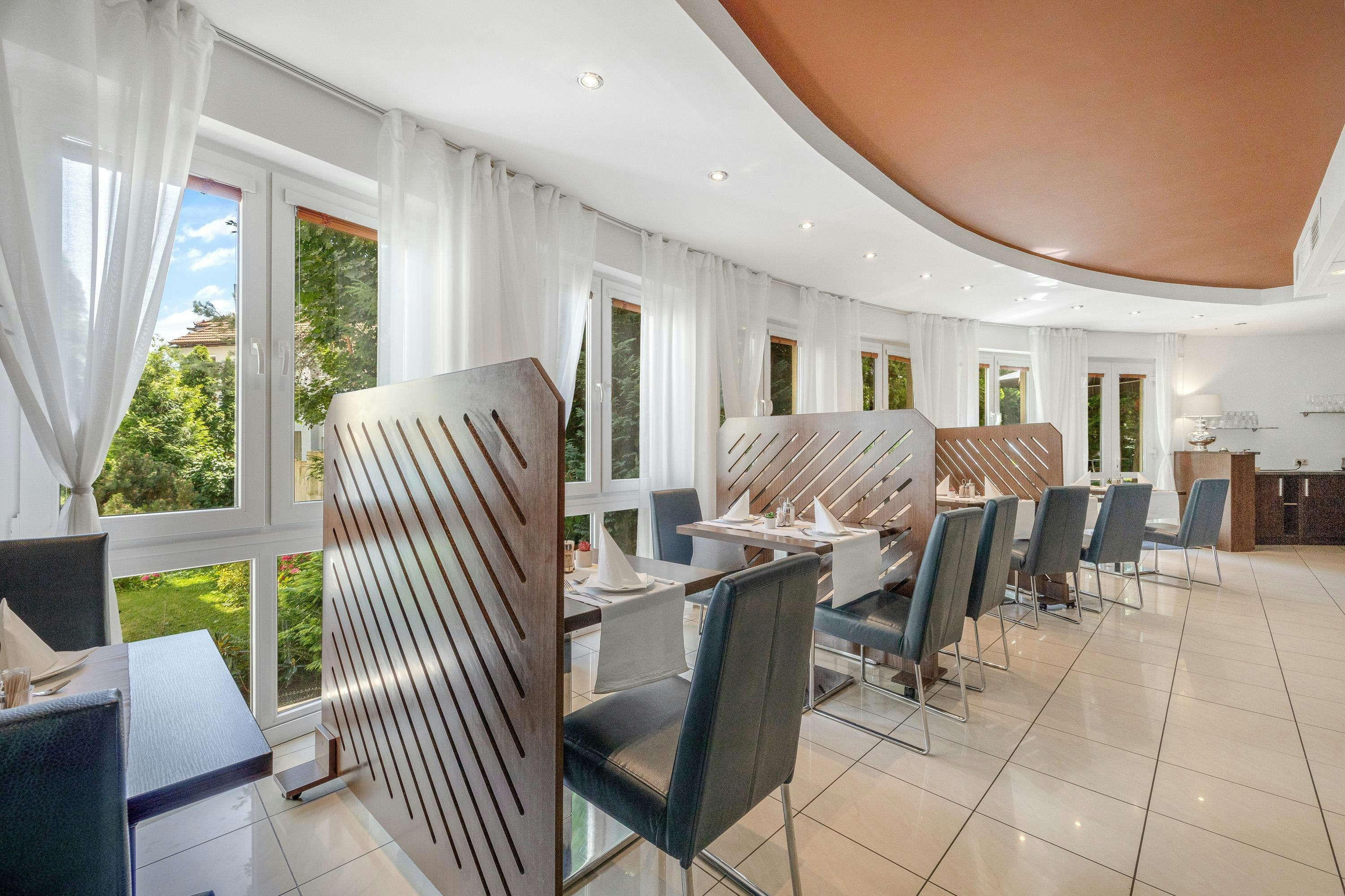 Antares Hotel 45/54