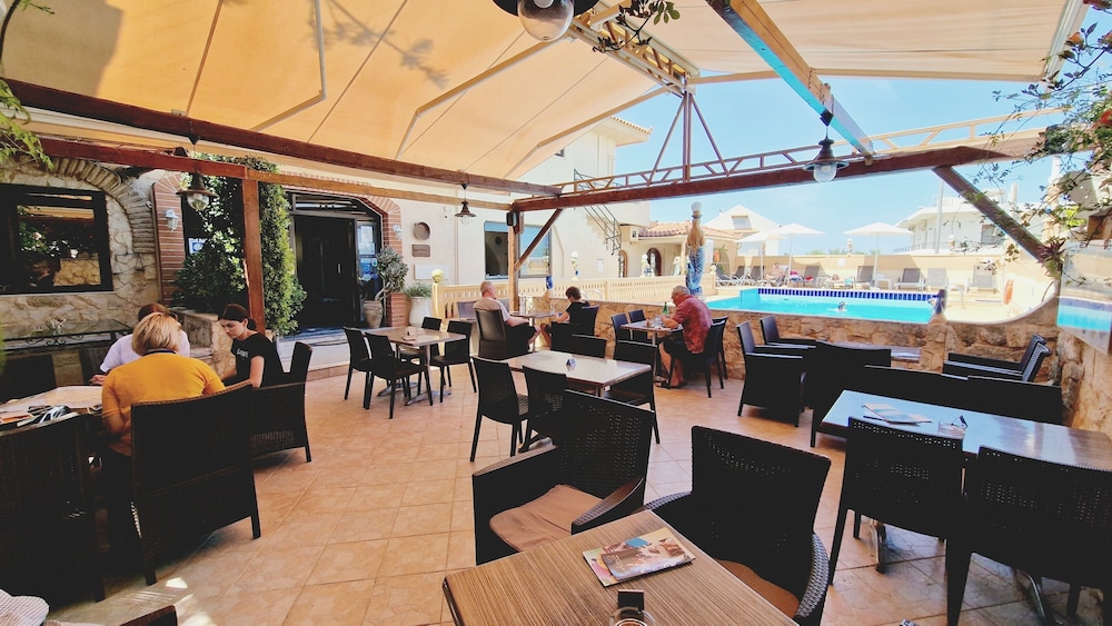 Evina Rooms & Suites 23/38