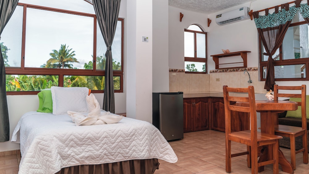 Twin Lodge Galapagos Hotel 52/68
