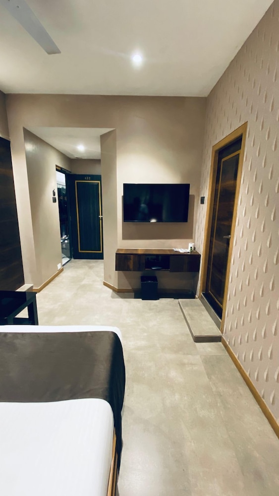 Gulf Hotel 26/49