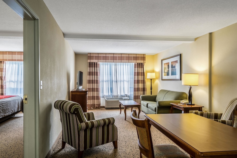 Comfort Inn & Suites Dover near Speedway 35/56