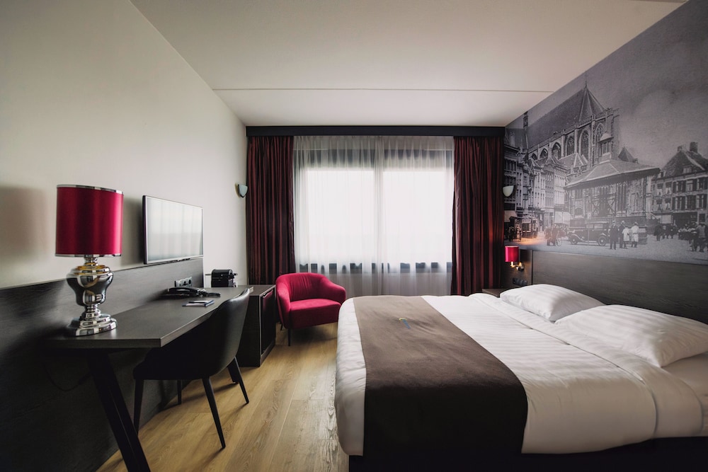 DELUXE, DOUBLE BED