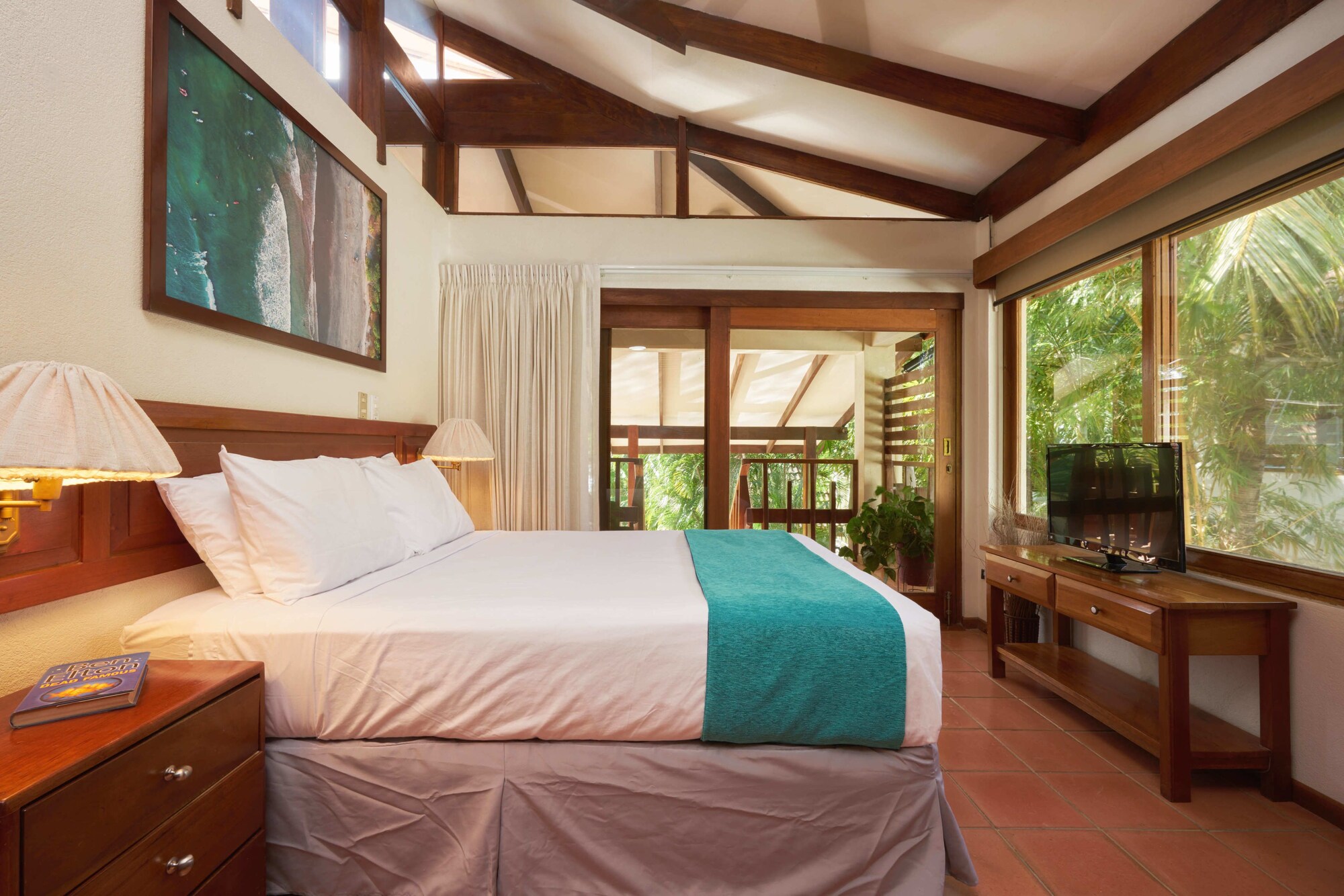 2 Bedrooms, Villa, 2 Queen Beds, Ocean View, Pool Side, Sofa