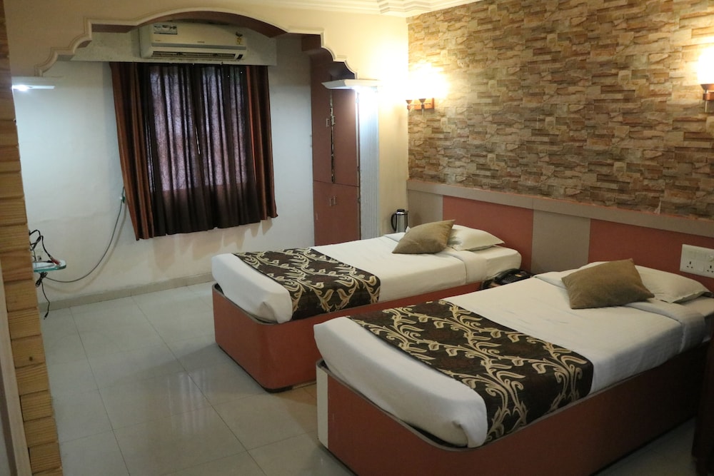 HOTEL GRAND ARJUN 16/50