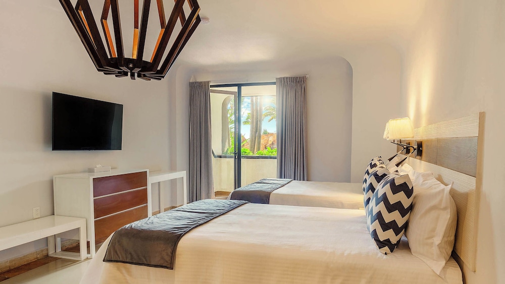 جناح جونيور بإطلالة على الحديقة بمطبخ صغير، Luna Palace Hotel and Suites 4/6