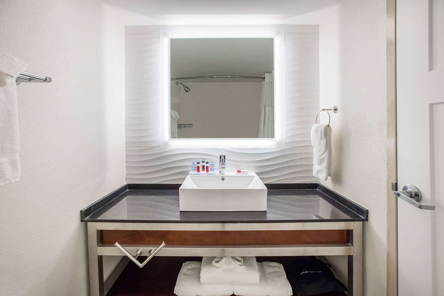 Ramada By Wyndham Austin South 52/52