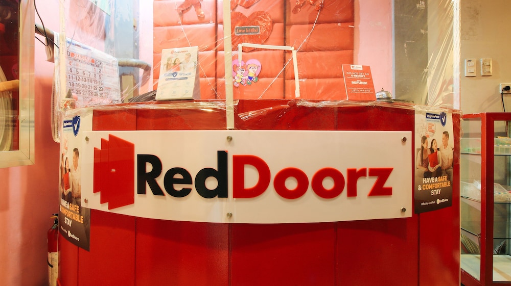 Reddoorz @ P Florentino Street Sampaloc Manila 17/25