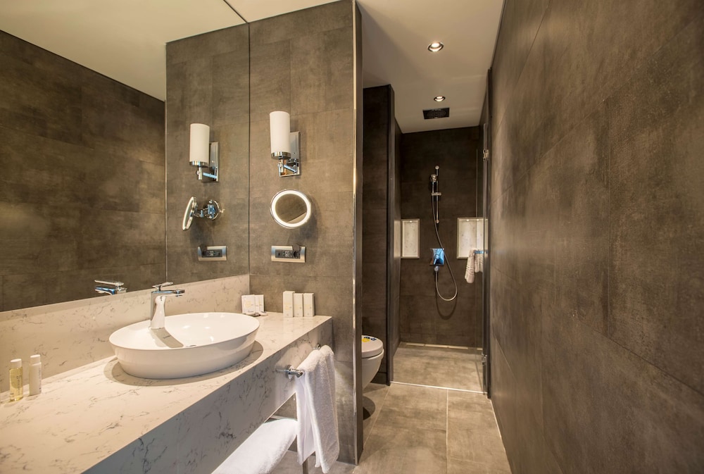 Golden Tulip Istanbul Bayrampasa 46/50