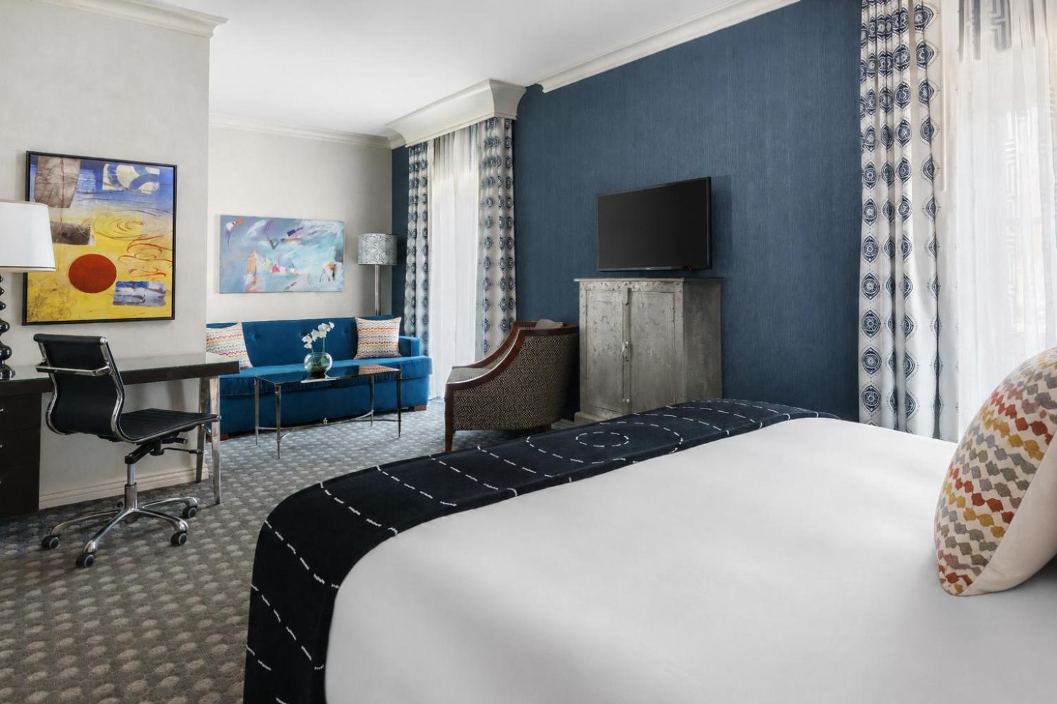 Urban, Suite, King Bed, Sofa