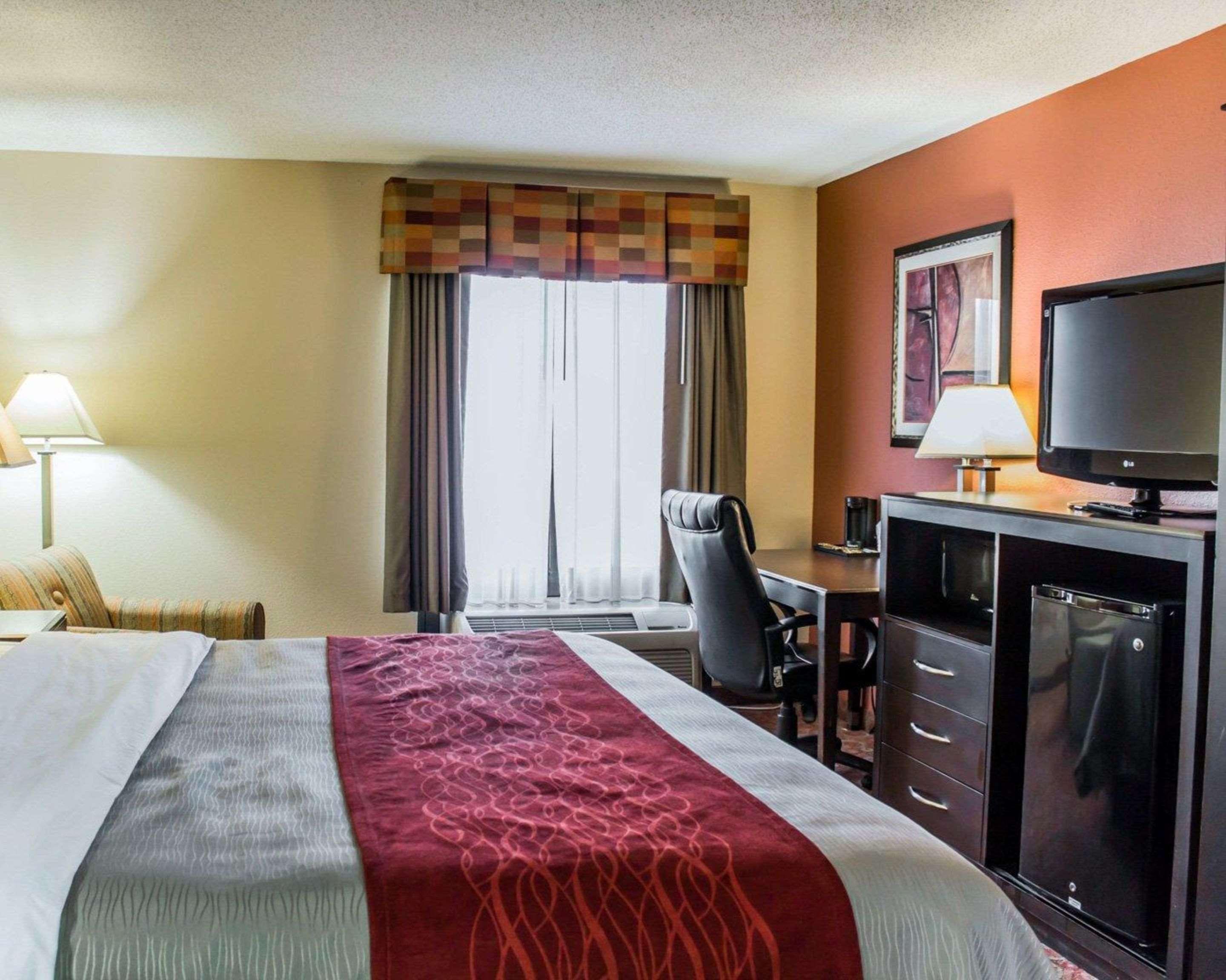 ROOM, KING BED