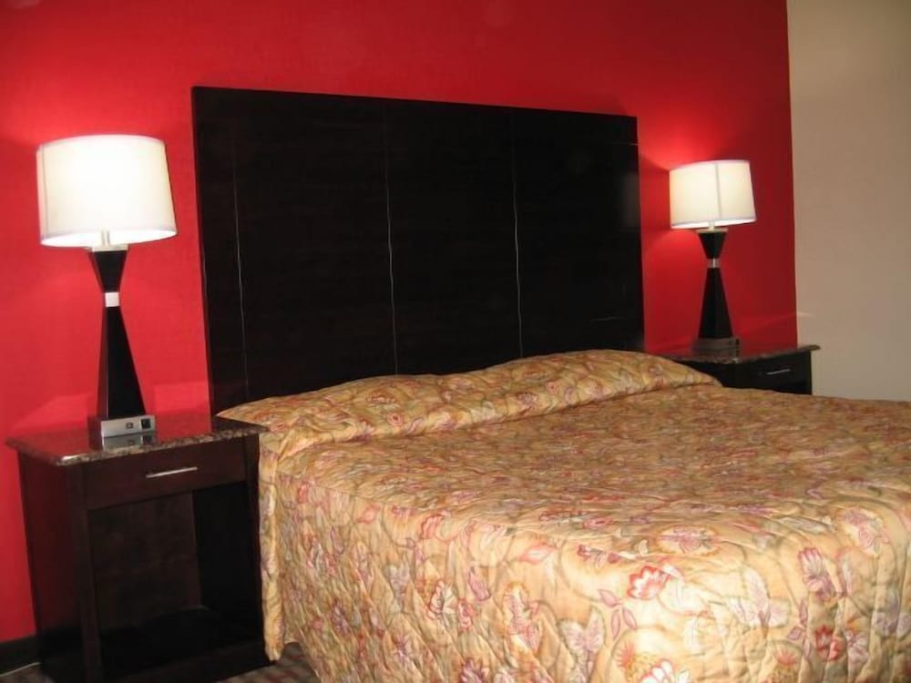 Townhouse Inn &amp; Suites 11/25