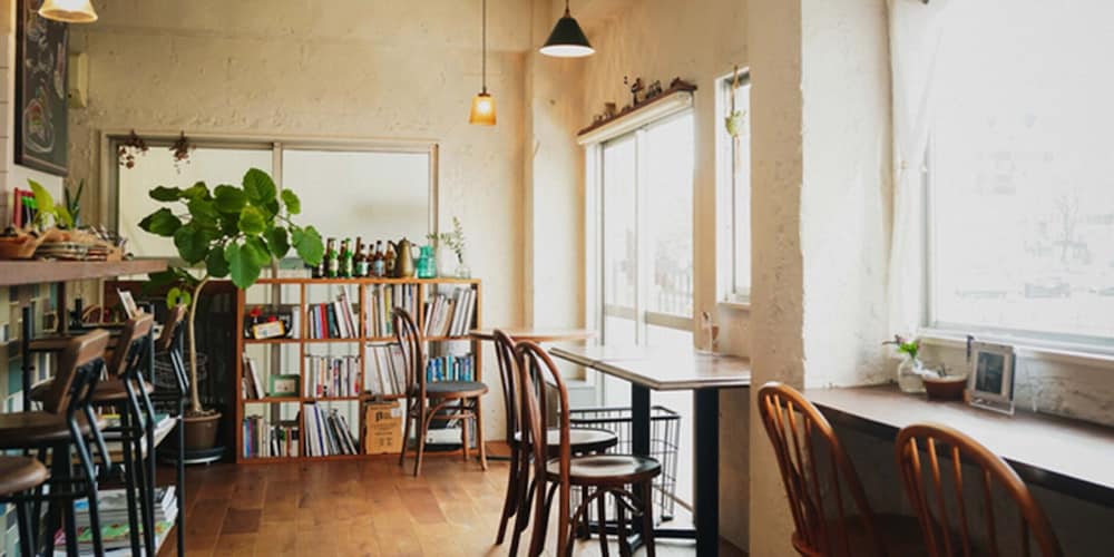 CAFE and Petit HOSTEL ROUTE 28/36