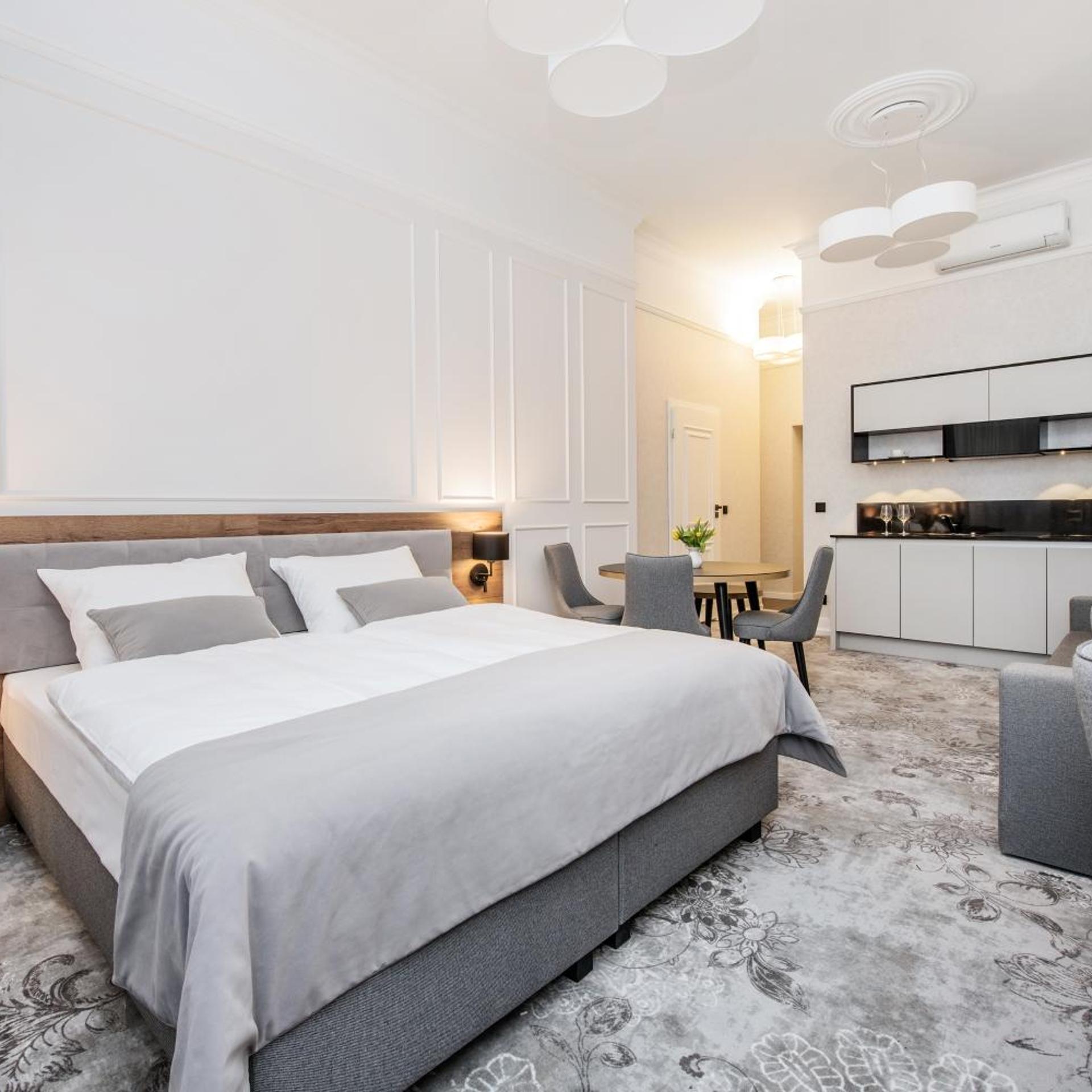 DELUXE, APARTMENT