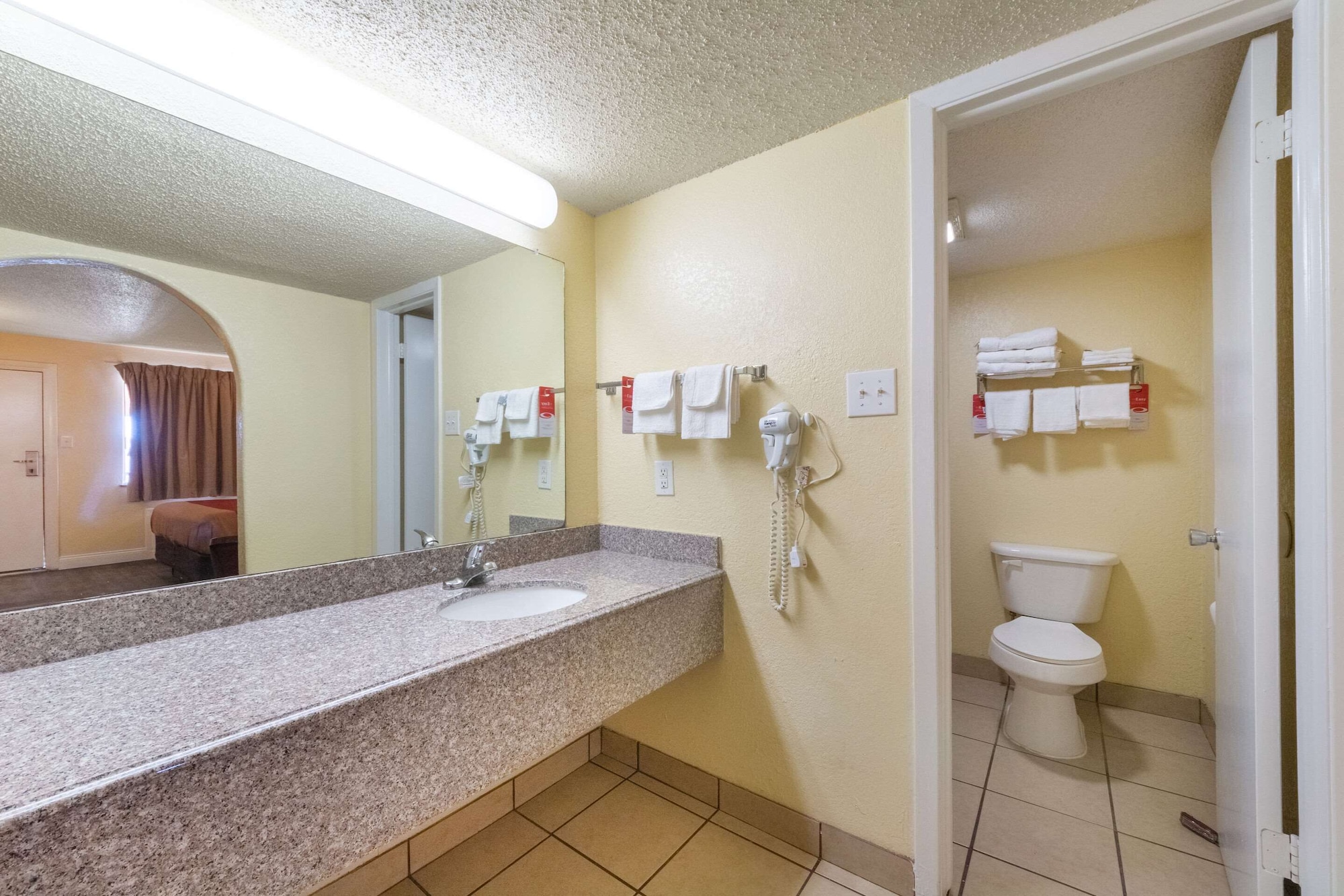 غرفة قياسية بسريرين مزدوجين، Econo Lodge San Marcos University Area 3/3