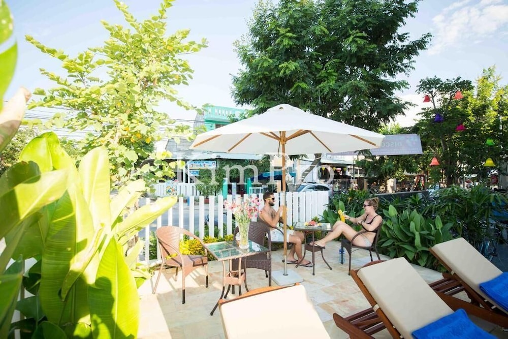 Green Apple Hotel 49/56