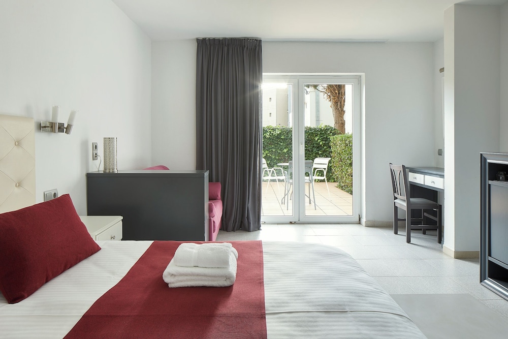 Family, 1 Queen and 1 Single Bed, Ground Floor, Reimar 2/3
