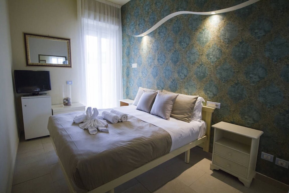 Lady Mary Hotel 10/33