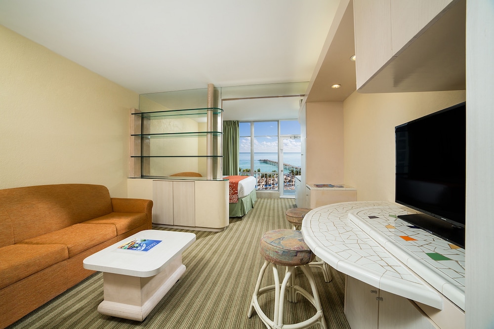 The Sunny Miami Sunny Isles Beach, Curio Collection by Hilton 21/34