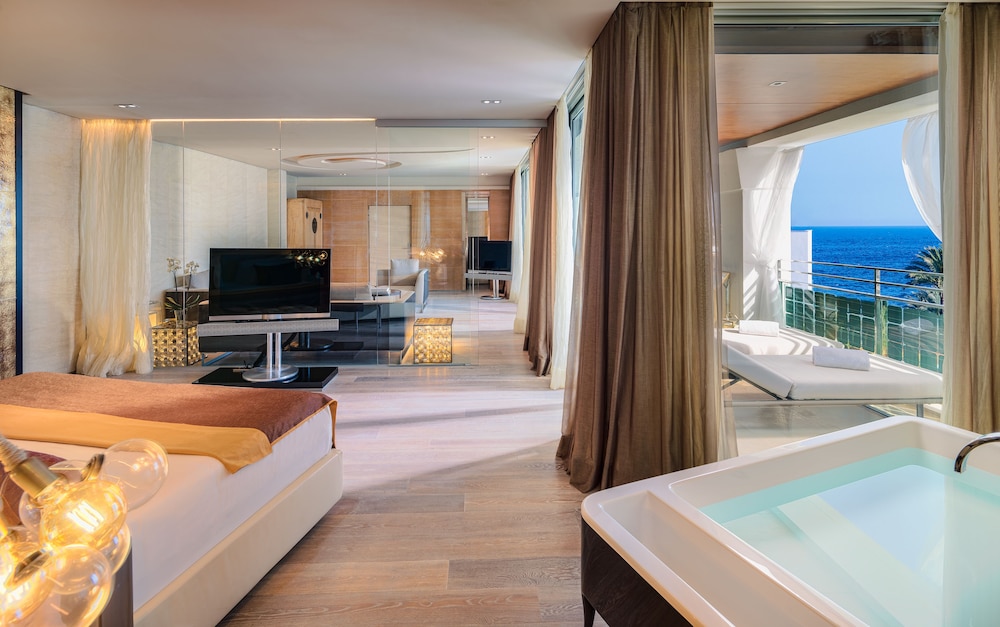 swimming pool spa