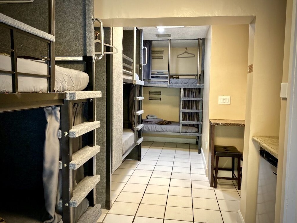 Sheridan Hostel 14/50