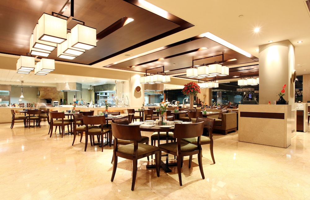 The Lalit New Delhi 50/63