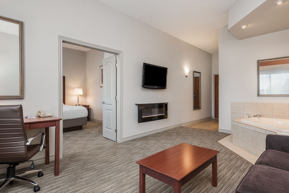 Best Western Plus 1000 Islands Hotel & Suites 12/24
