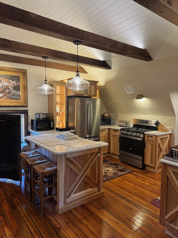 South Broadway Manor Bed and Breakfast 30/72