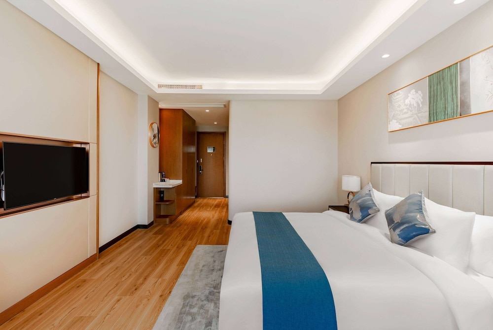 Howard Johnson Lakeview Hotel Huaibei 15/48
