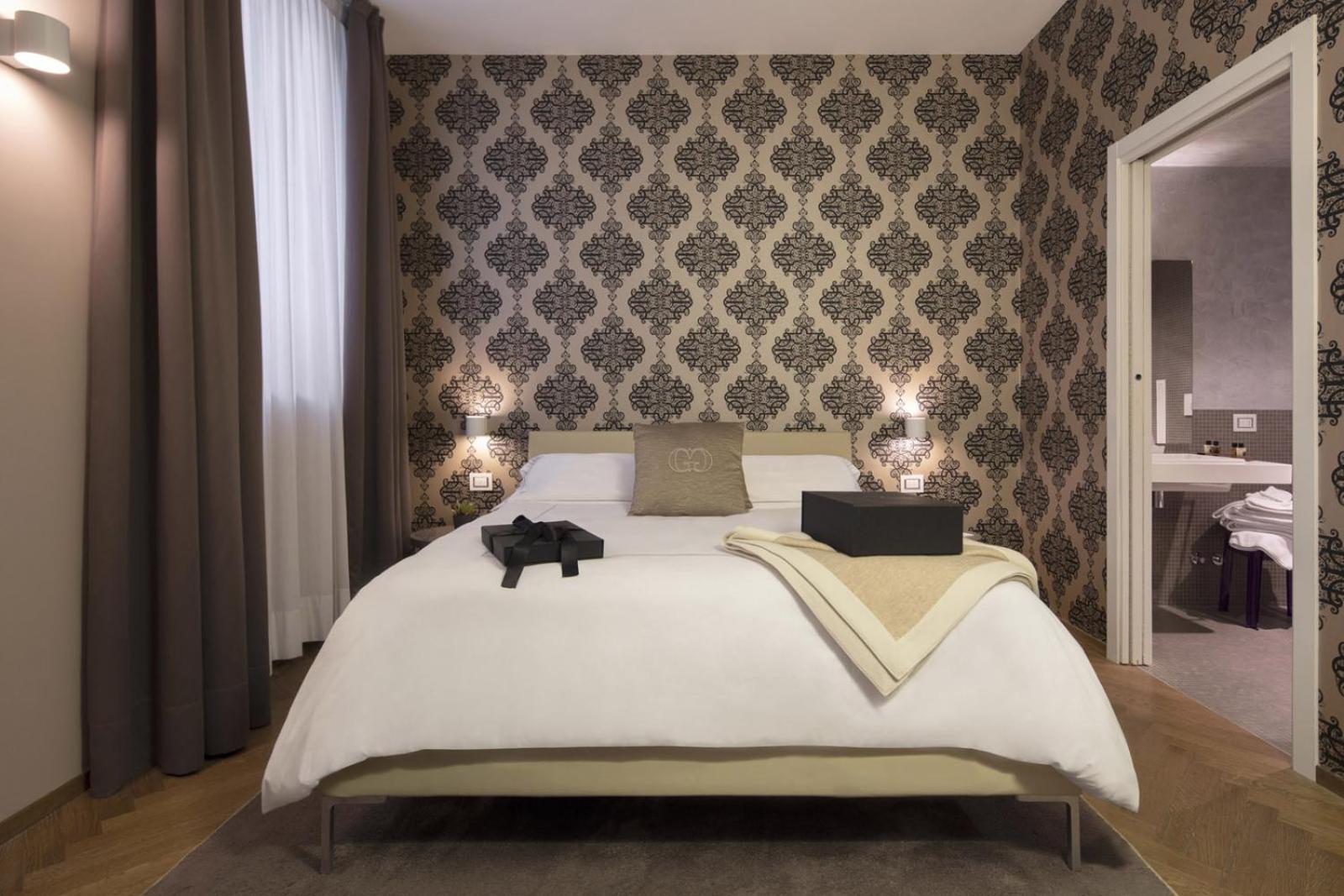 COMFORT, DOUBLE BED