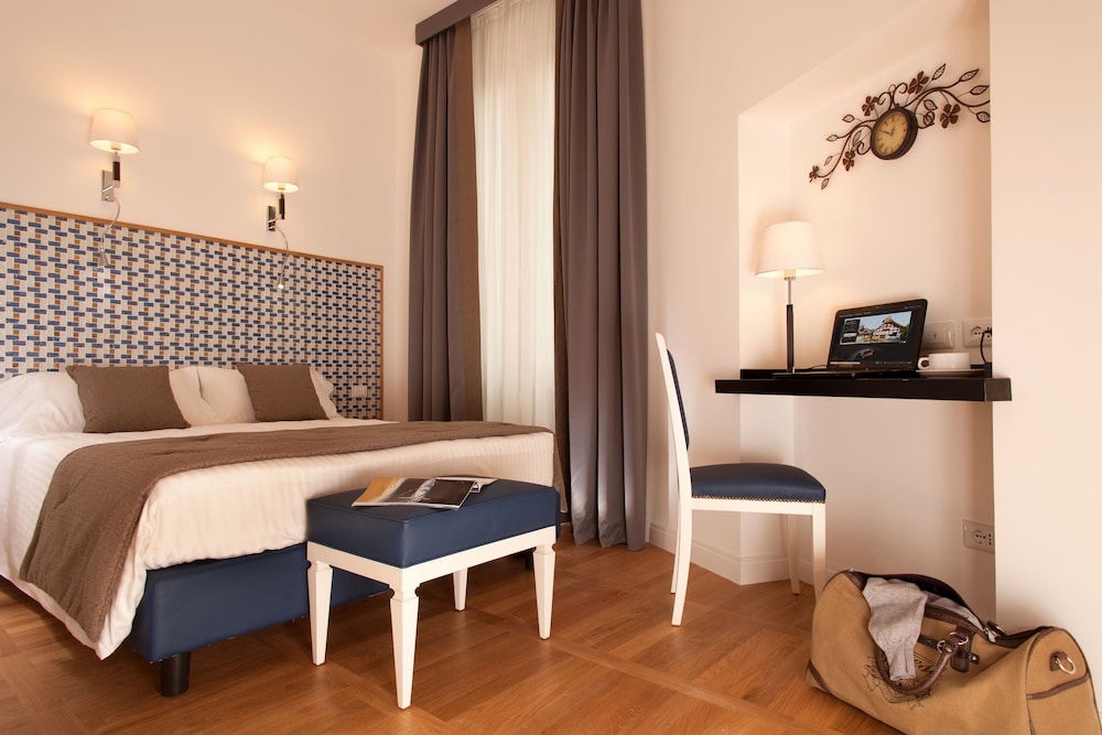 FLORIS HOTEL 27/73