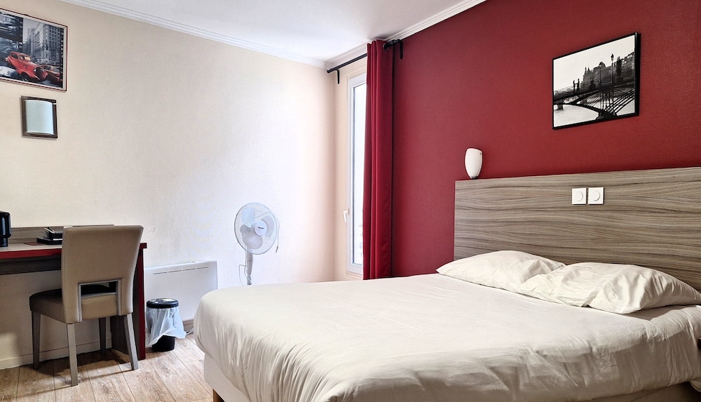 ROOM, DOUBLE BED