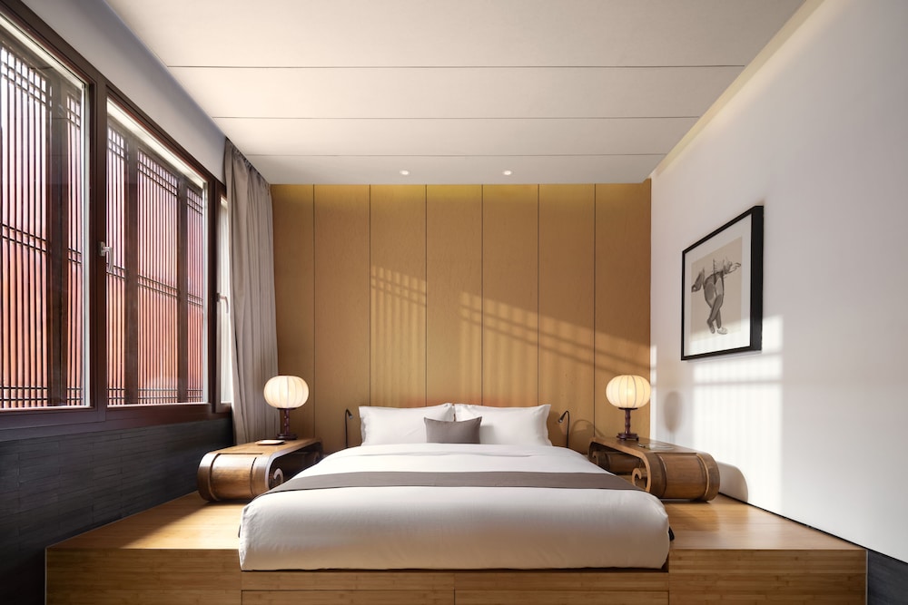 Courtyard, Double Bed
