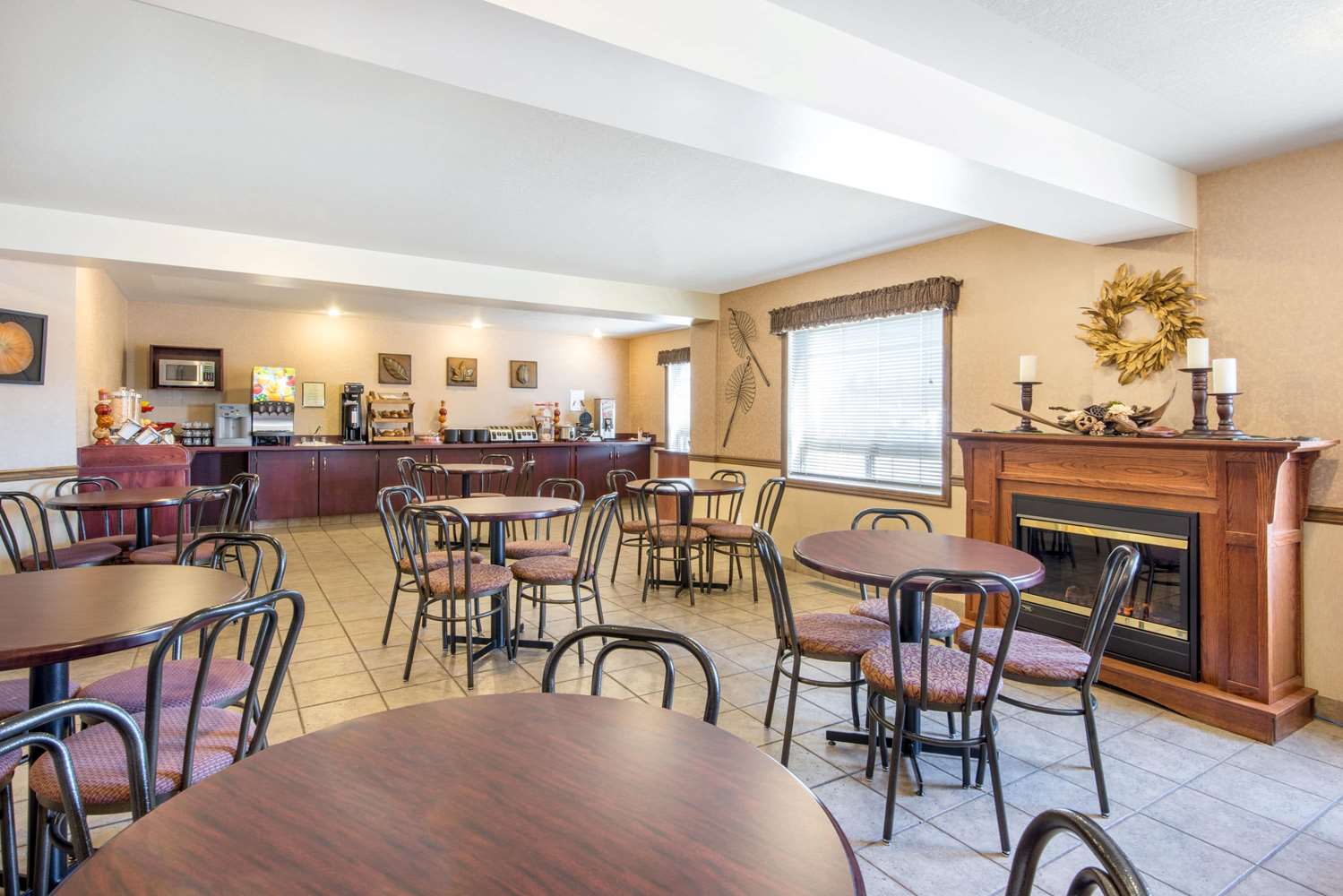 Ramada By Wyndham Lloydminster 20/27