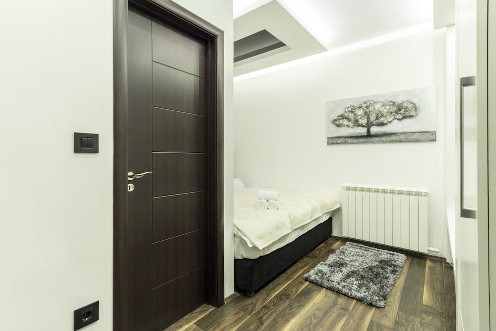Madison Rooms 28/50