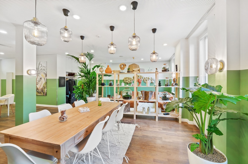 Becozy Self Check-in & Pop-up Hotel 44/52