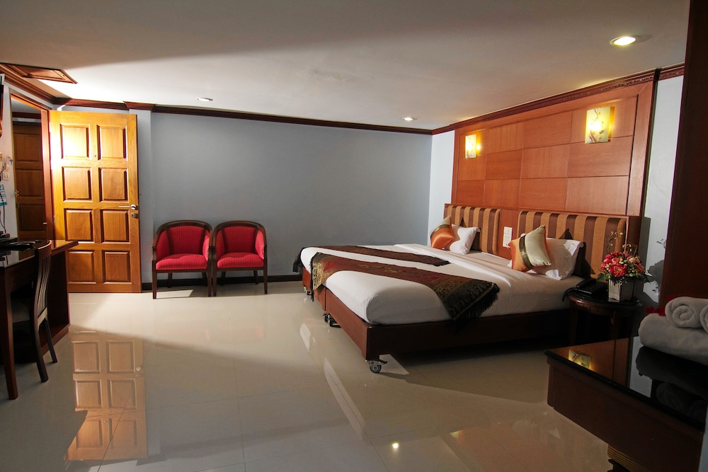 Sky Suites 9/35