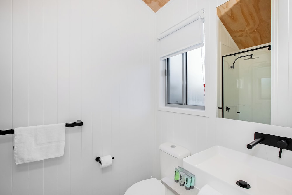Tiny Home, Premium, Queen Bed، Reflections Holiday Parks Scotts Head 4/5