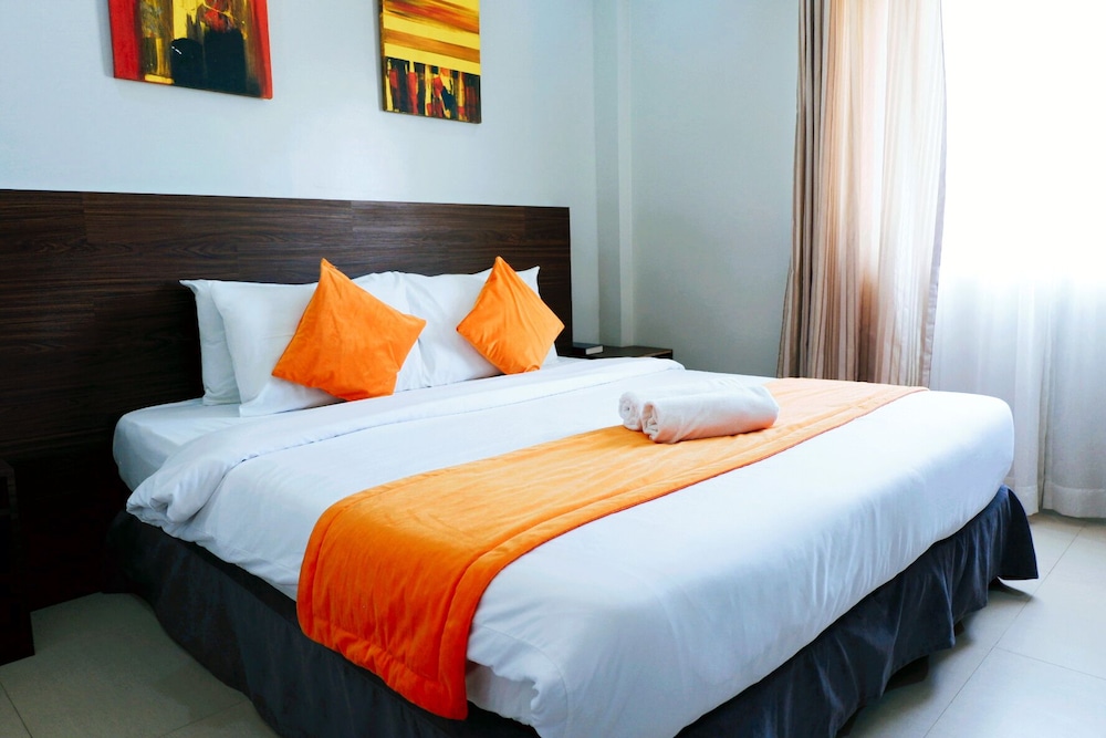 Holiday Suites Hotel Amp Resort 17/50