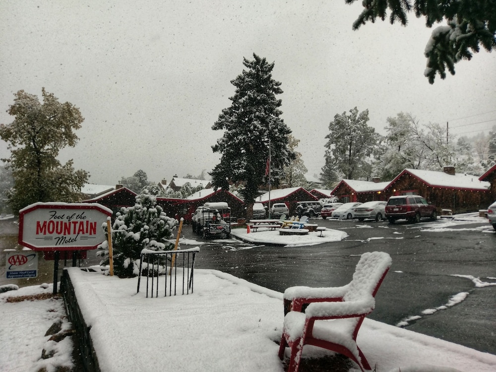 Foot of the Mountain Motel 70/71