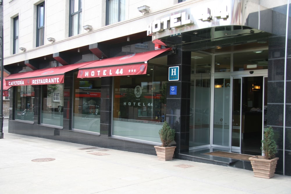 Hotel 44 2/28
