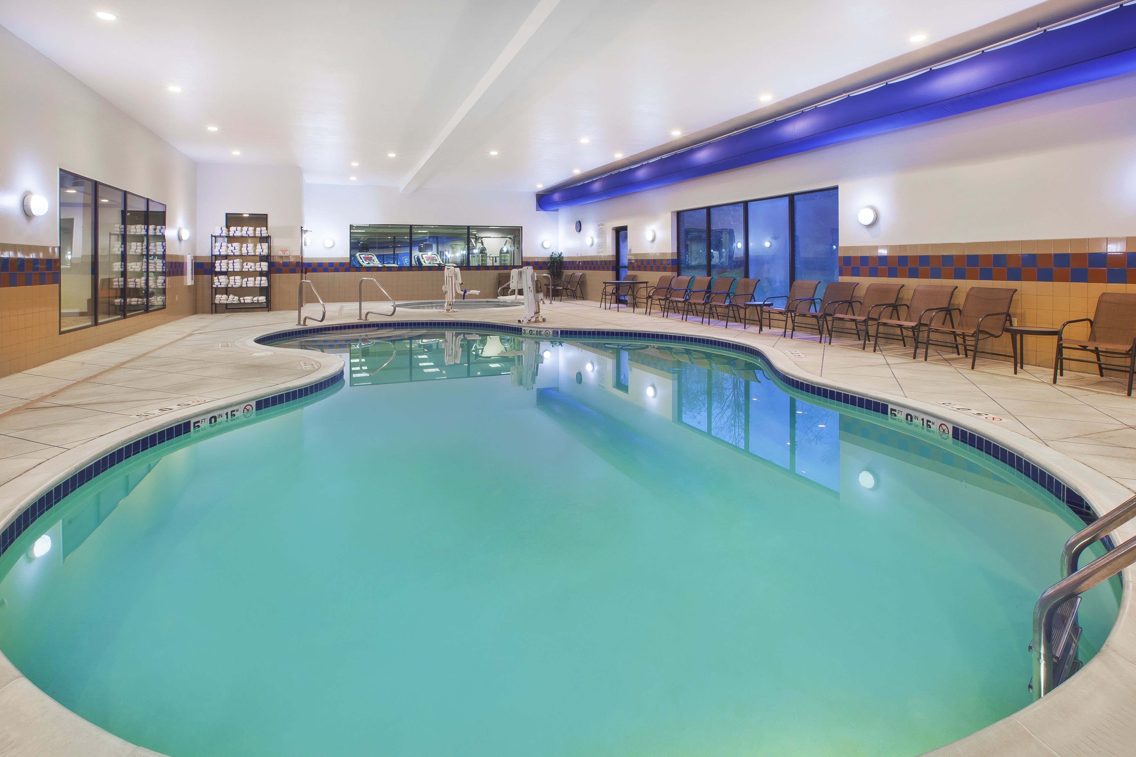 Holiday Inn Express Suites Wheeling 46/78