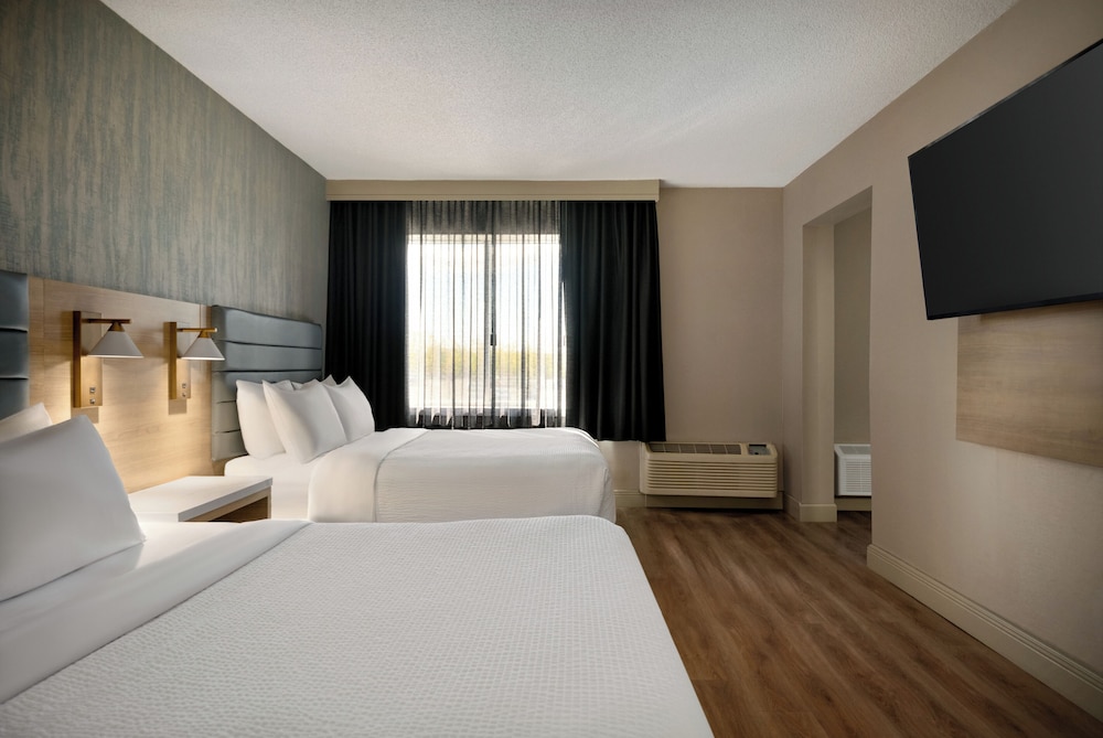 SUITE, 2 DOUBLE BEDS